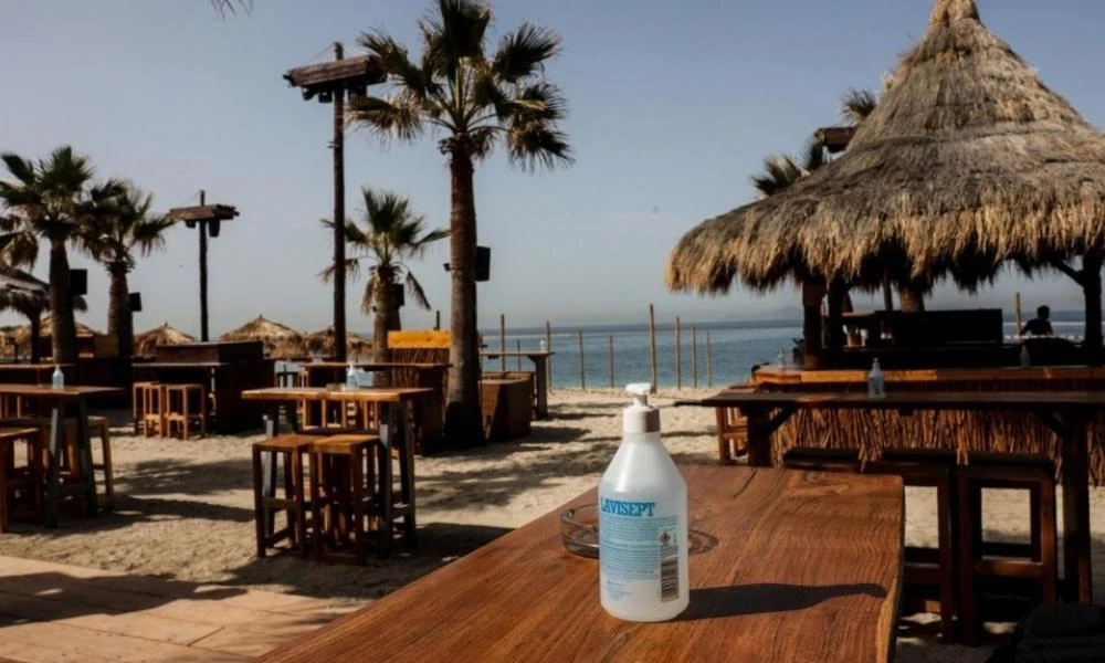 «Λουκέτο» της ΑΑΔΕ σε beach bar στην Κυπαρισσία - Έκοβε αποδείξεις από ταμειακές «φάντασμα» και δεν τις διαβίβαζε